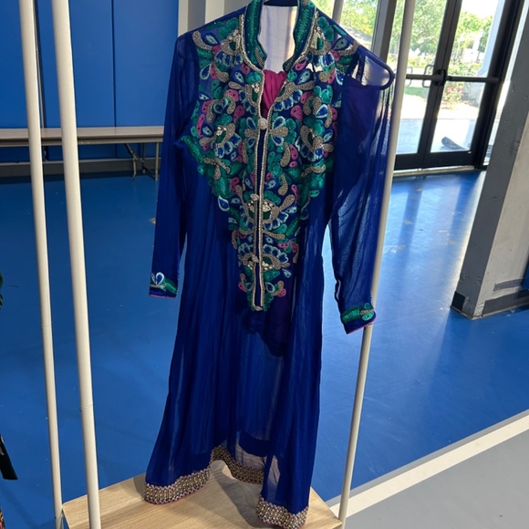 Indian Salwar Kameez - Picture 8 of 11